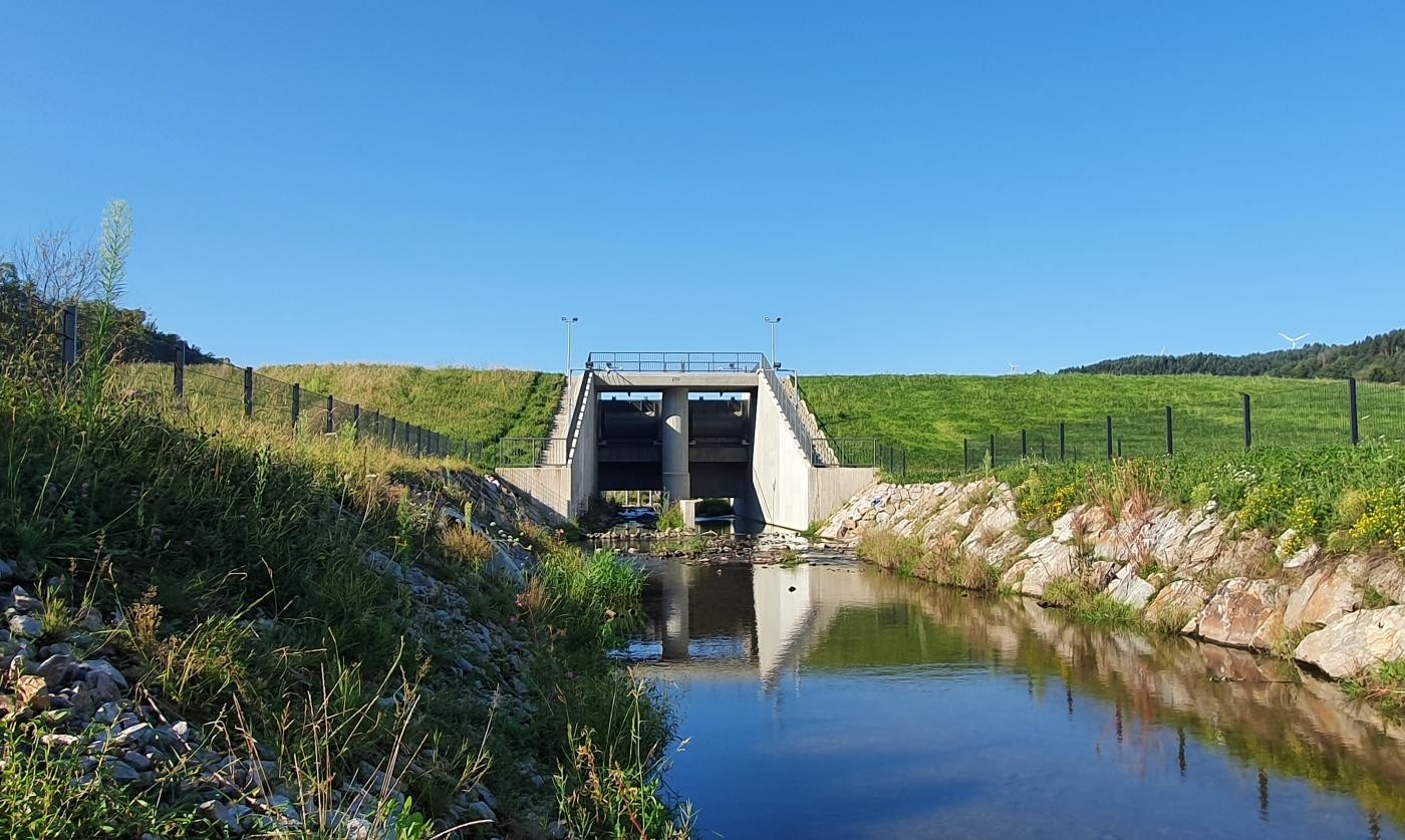 Auslassbauwerk des Hochwasserrückhaltebeckens