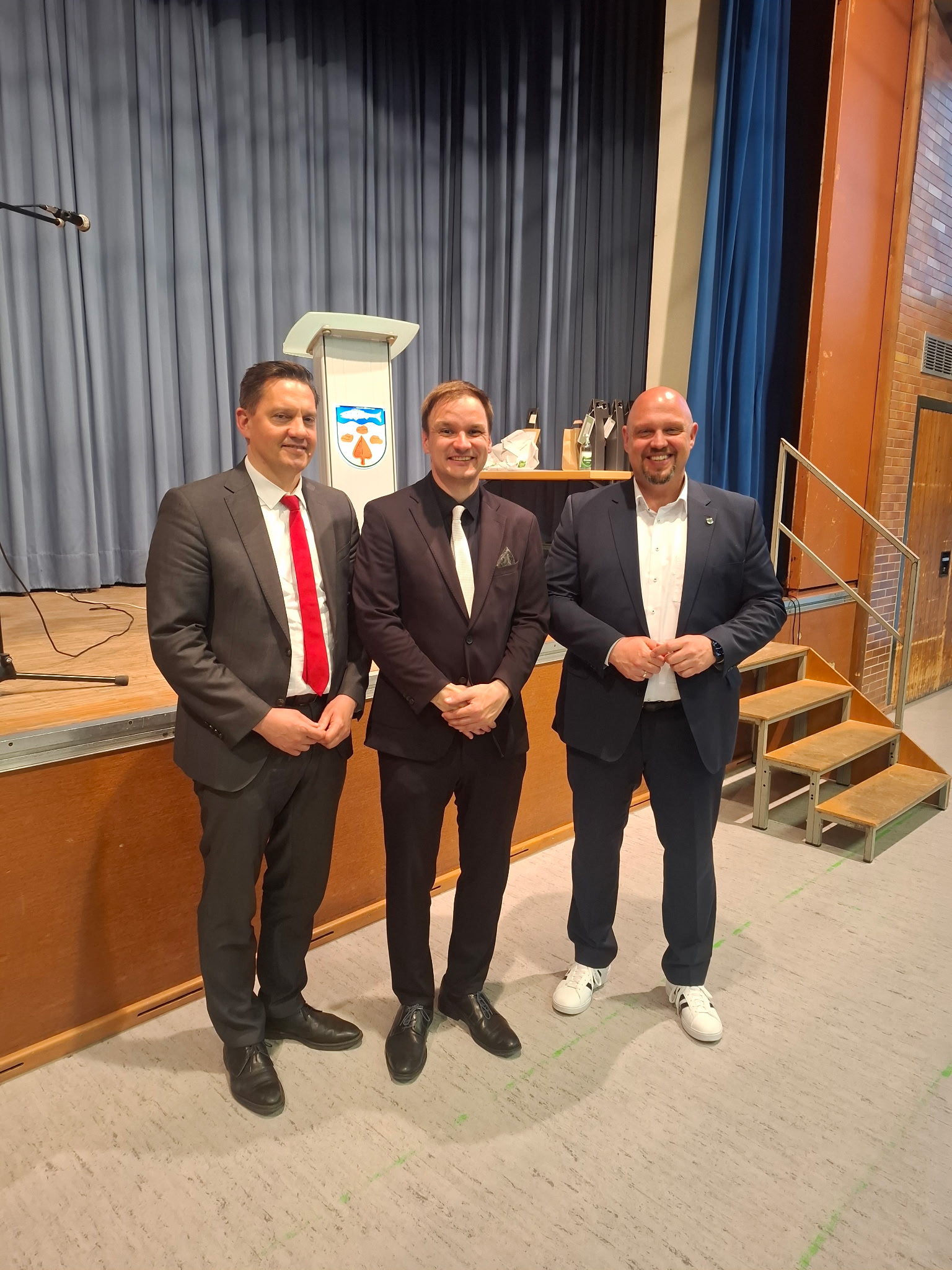 Bürgerversammlung, v.l. MdB Dr. Johannes Fechner, Bürgermeister Benedikt Eisele und Bürgermeister Stadt Haslach  Armin Hansmannans