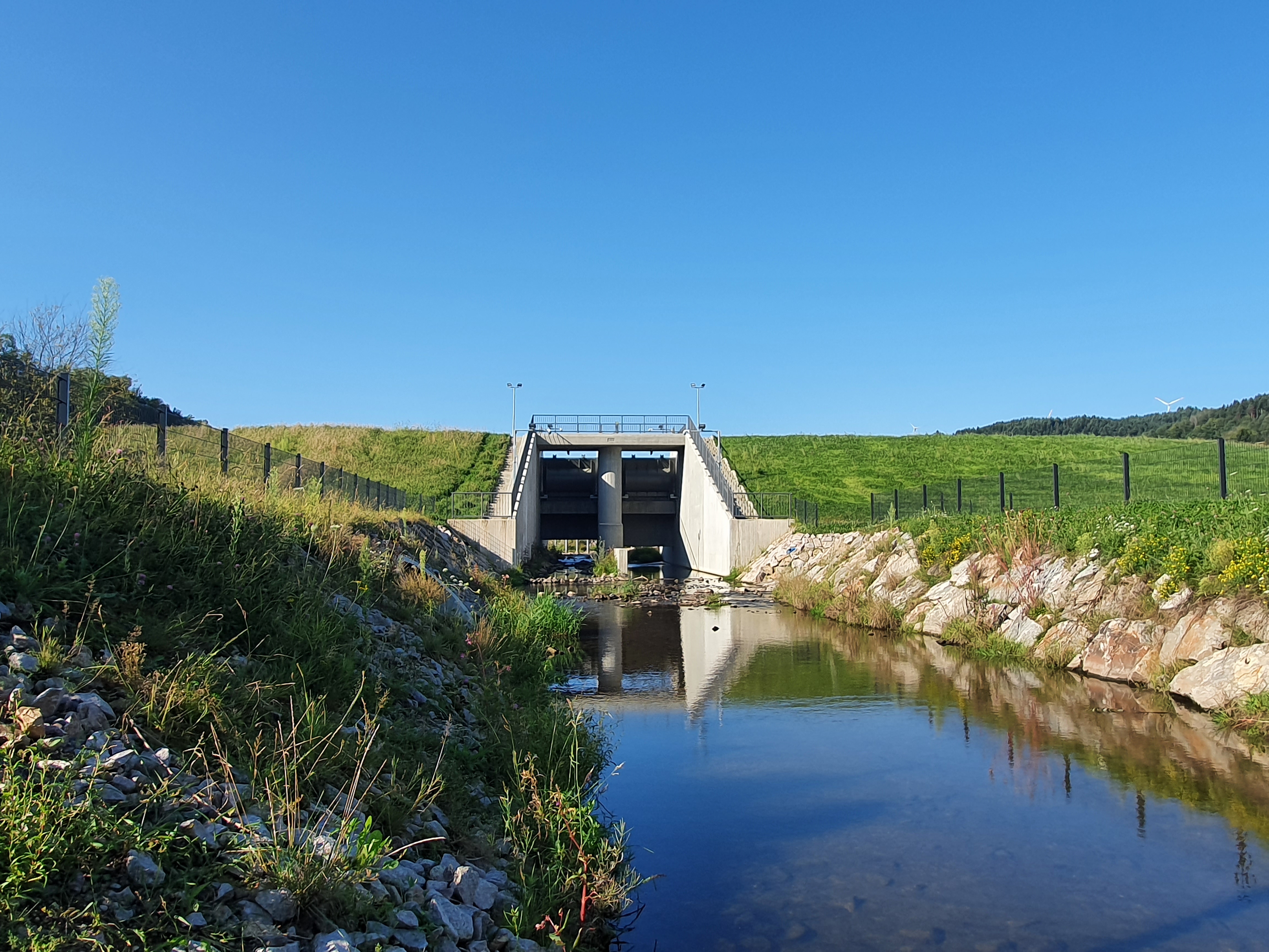 Auslassbauwerk des Hochwasserrückhaltebeckens